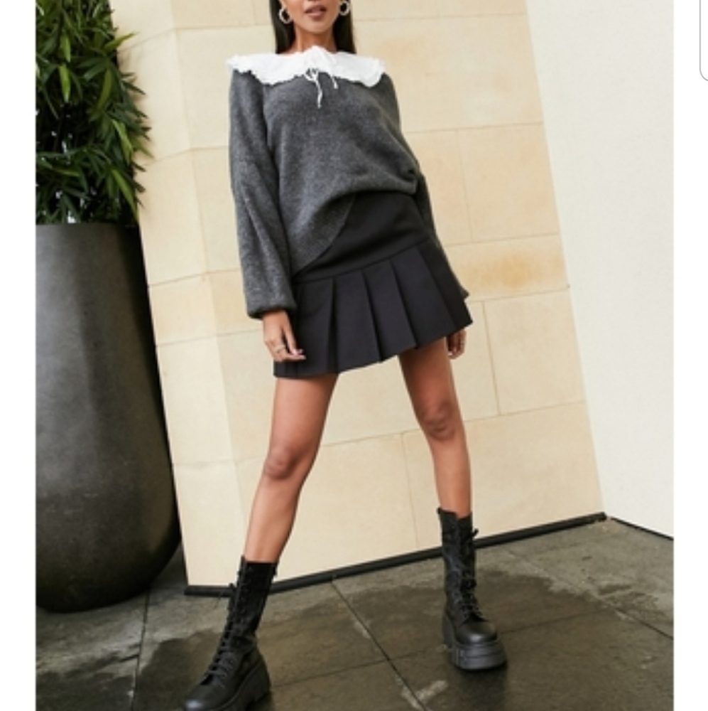 Club Monaco Pleated Hem Black Mini Skirt NWT Sz.6